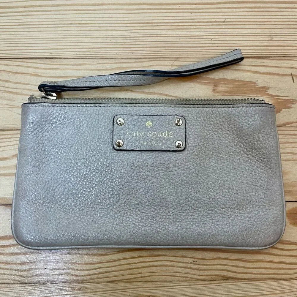 Kate Spade NY Jackson Slim Wristlet Wallet‎ Pebbled Leather Beige Tan Gray Zip